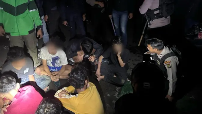 Polisi diduga merencanakan perkelahian dan menangkap 9 remaja di Jakarta Barat