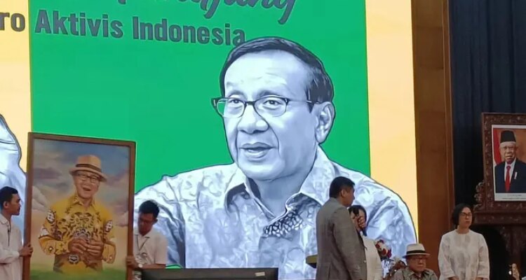 Akbar Tandjung mendapat penghargaan kehormatan sebagai maestro aktivis Indonesia
