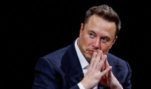 Tesla membujuk pemegang saham untuk menyetujui bonus Rp 736 triliun untuk Elon Musk